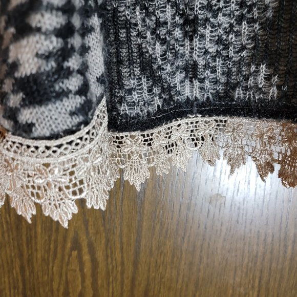 BKE Boho Chic Black and White Whip Stitched Lace Trim Geometric Cardigan Small - Picture 12 of 14